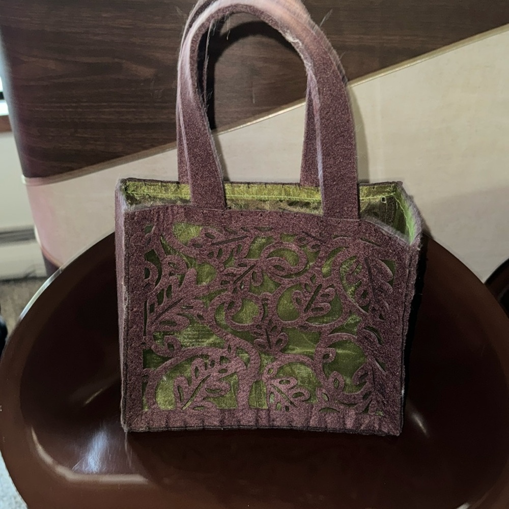 Felt handbag.